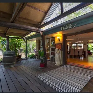 The Wake-up Call & Retreats - Noosa Hinterland Pomona